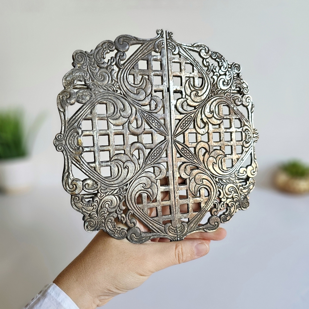 Godinger 1993 Vintage 20th Century Baroque Silver Plated Expandable Trivit